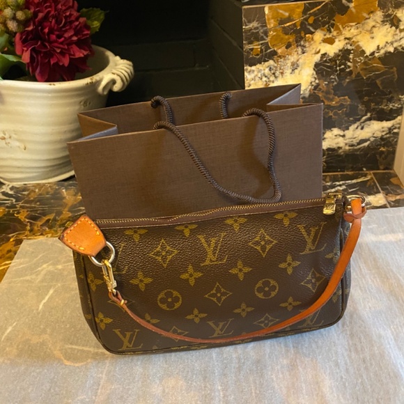 LOUIS VUITTON MONOGRAM POUCHETTE ACCESSOIRES - Picture 8 of 11